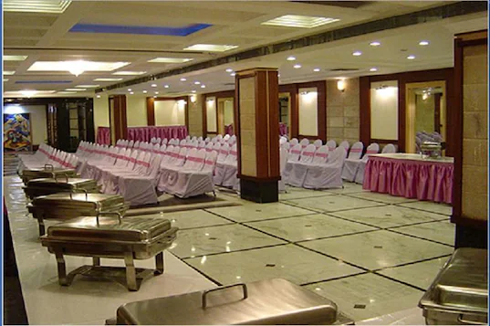 Hotel Raj Continental,Ina Colony,3 star