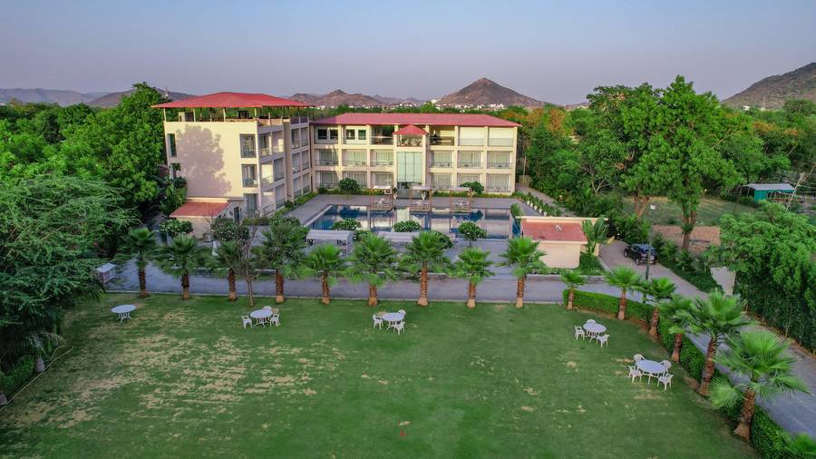 villa le palms a luxury resort in udaipur