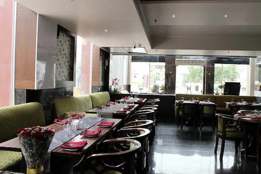 Hotel Swan,Dhakoli,3 star