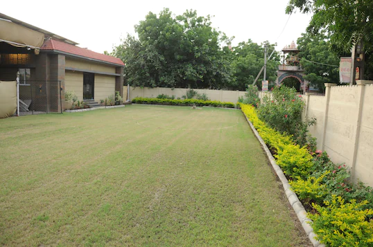 Hotel Om Palace And Party Plot,Commercial Plot No -4, Chitra Gujarat Industrial Development Corporation, Bhavnagar, Gujarat 364004,2 star