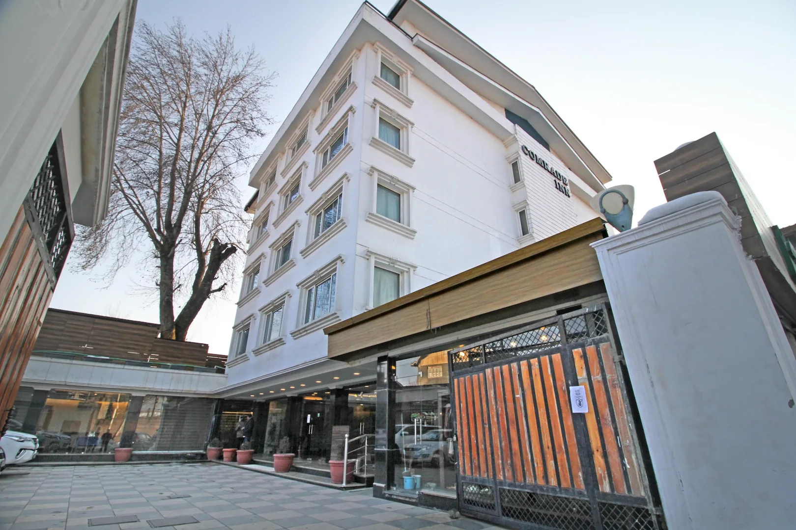 Comrade Inn,Raj Bagh,3 star