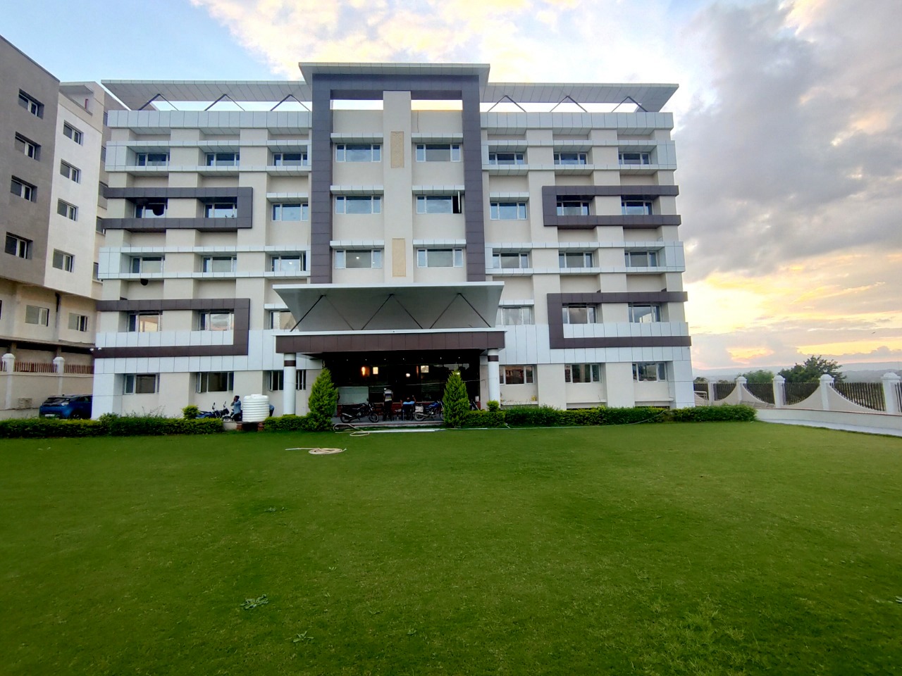 The Sky Imperial  Hotel Gopal Darshan