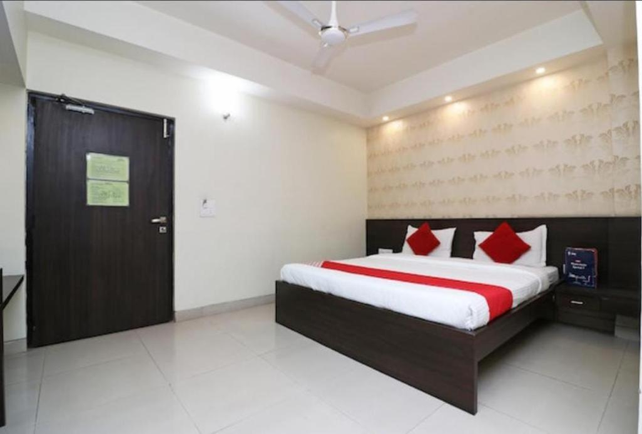 Hotel Shelter,Railway Station Charbagh,3 star