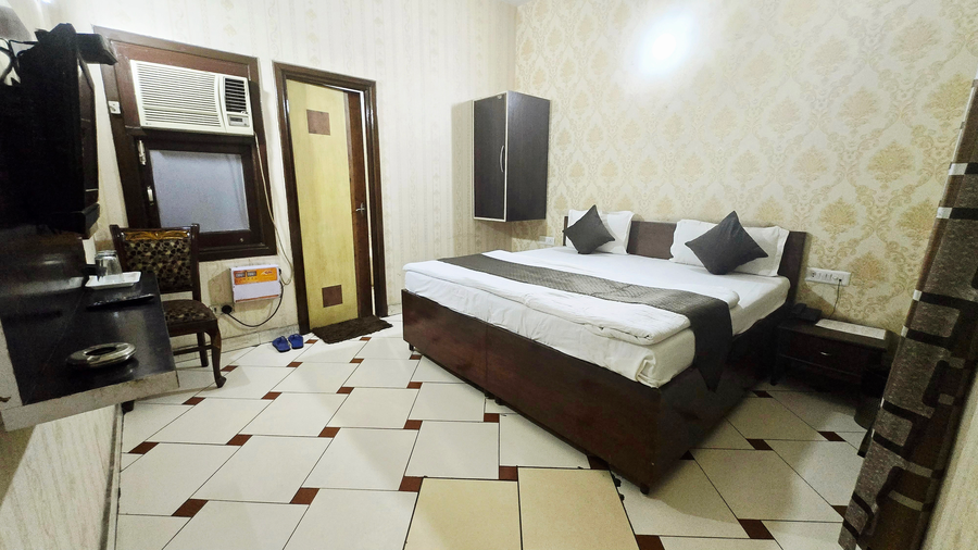 Hotel H.K. Continental,Hussainpura Chowk, Hasanpura Chowk, Hussainpura, Amritsar, Punjab 143001,3 star