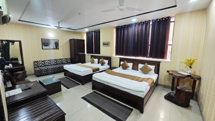 Hotel H.K. Continental,Hussainpura Chowk, Hasanpura Chowk, Hussainpura, Amritsar, Punjab 143001,3 star