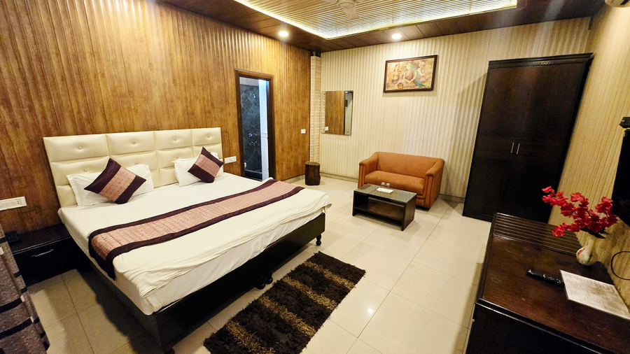 Hotel H.K. Continental,Hussainpura Chowk, Hasanpura Chowk, Hussainpura, Amritsar, Punjab 143001,3 star