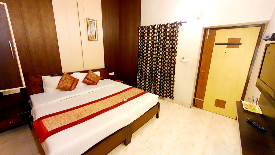 hotel h k continental