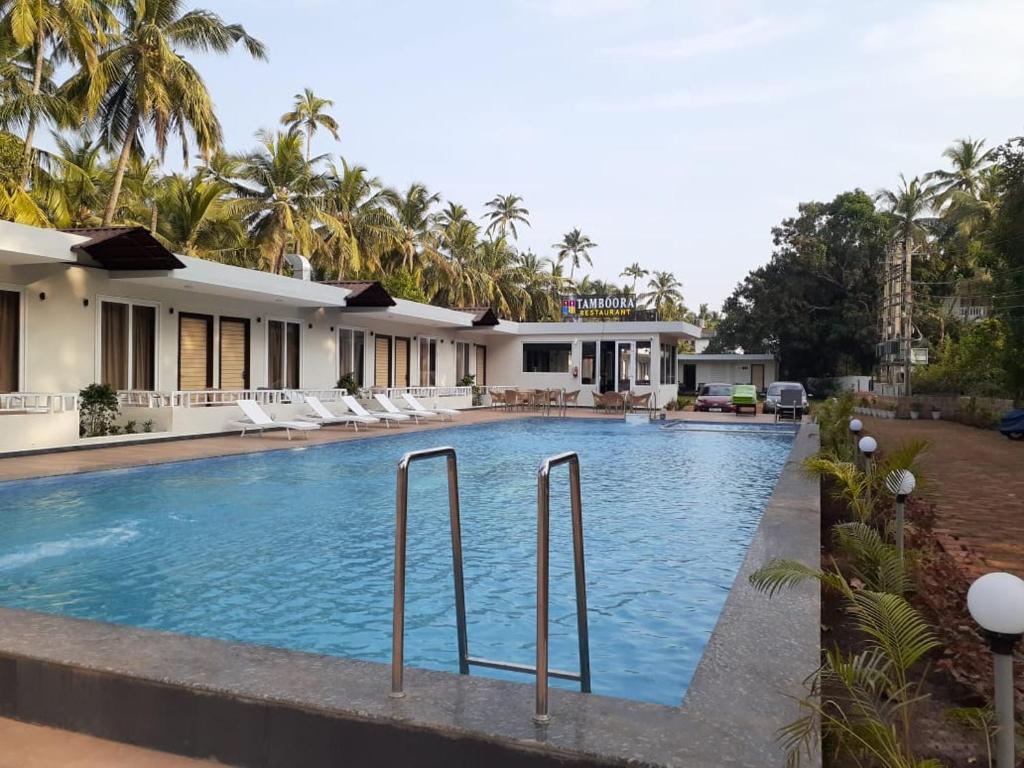 Golden Sands Resort,Morjim>>Goa,3 star