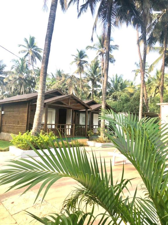 Golden Sands Resort,Morjim>>Goa,3 star
