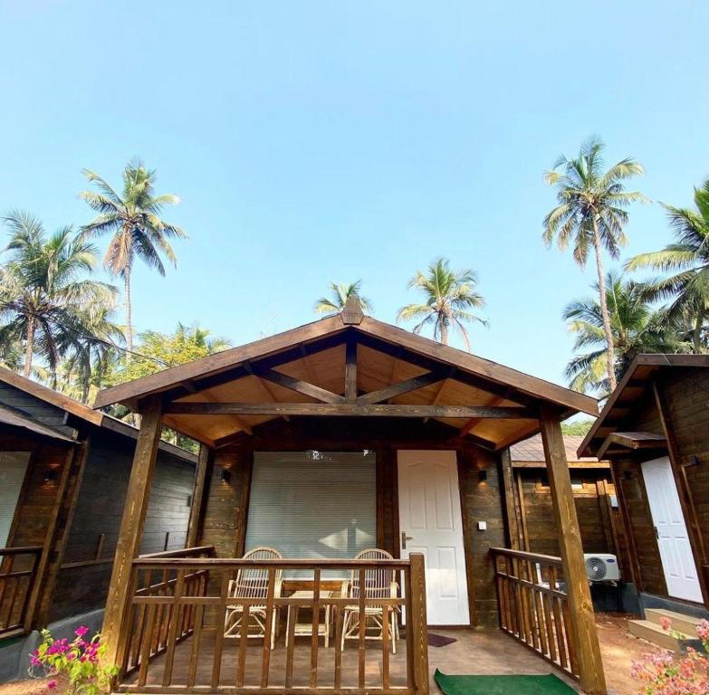Golden Sands Resort,Morjim>>Goa,3 star