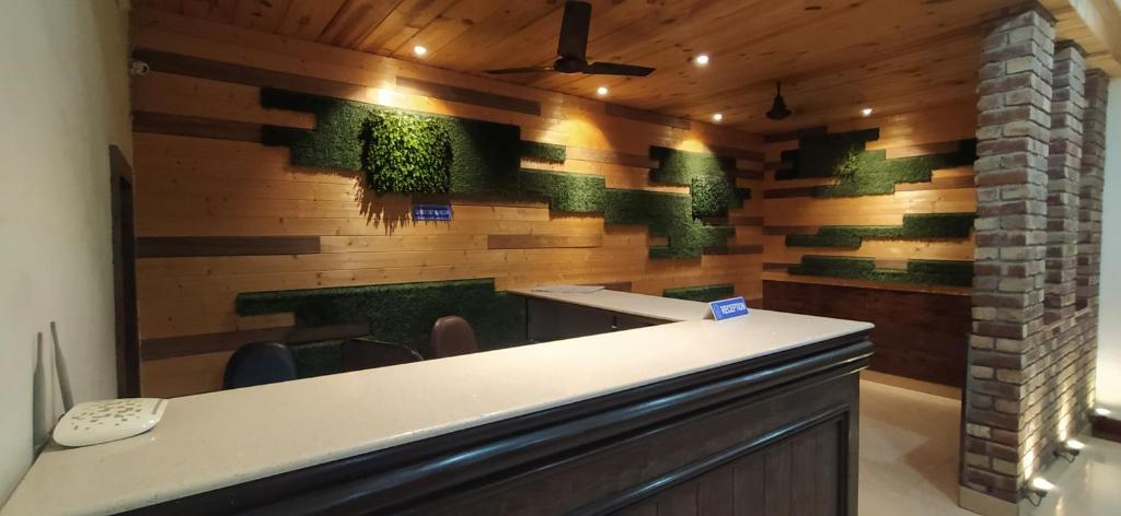 Hotel Samrat,Near Dehradun Train Station,2 star