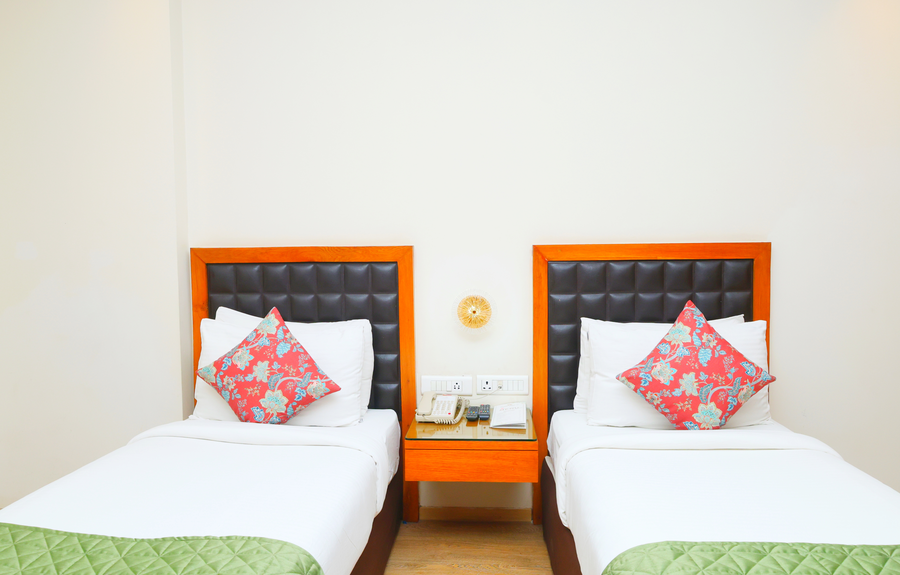 hotel saket 27