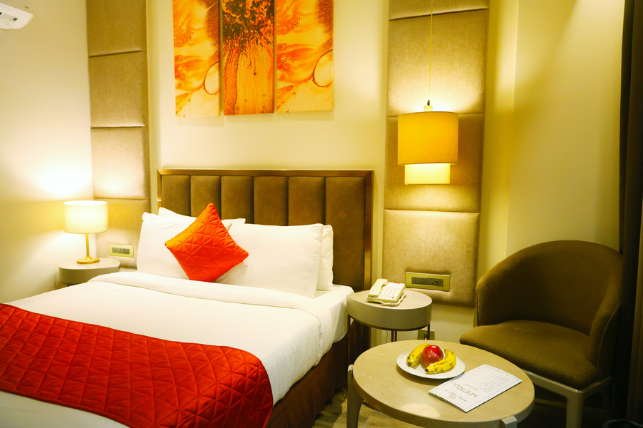 hotel saket 27