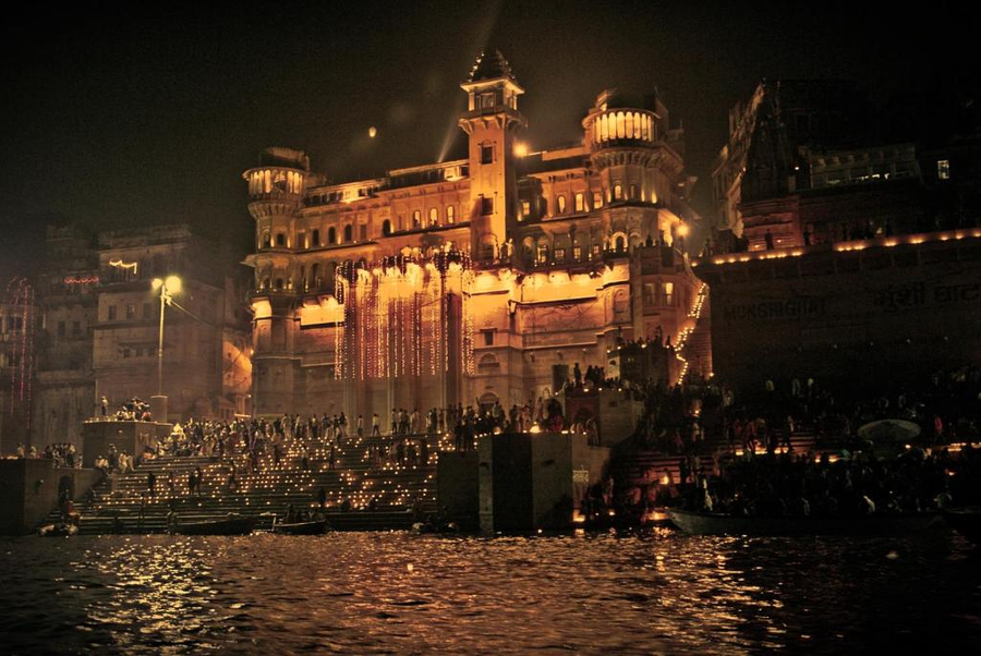 brijrama palace varanasi by the ganges