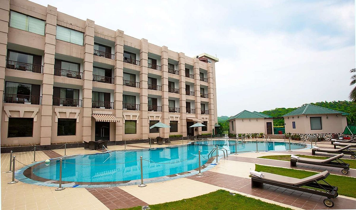 Golden Tulip Panchkula,Morni Rd,5 star