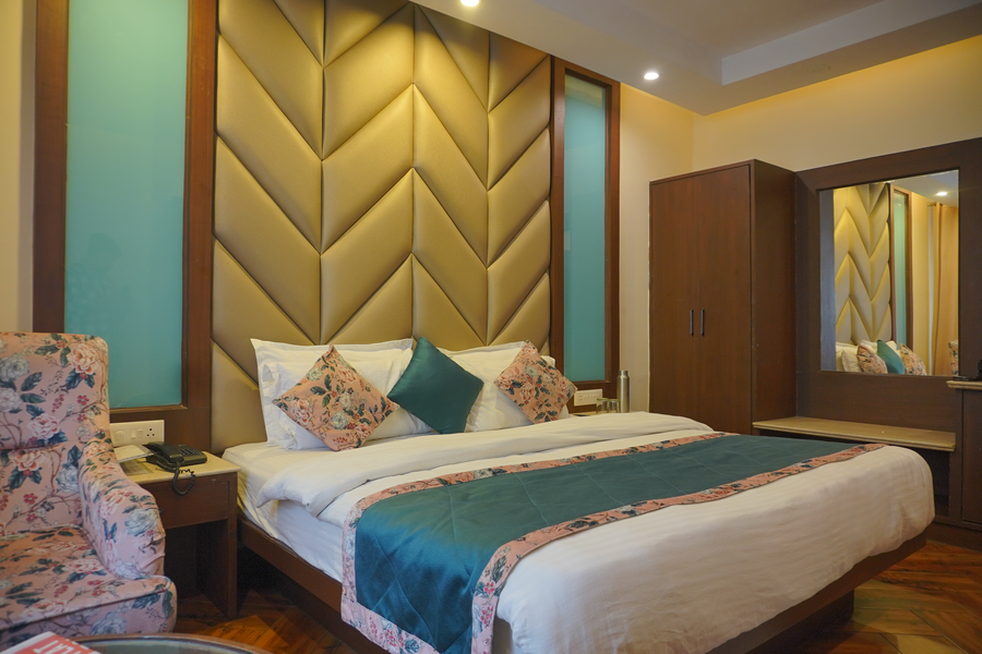 the kenilworth mussoorie by stotrak on mall road with on site parking