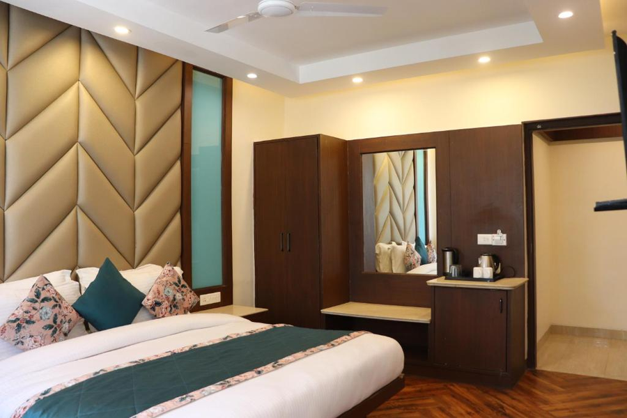 the kenilworth mussoorie by stotrak on mall road with on site parking
