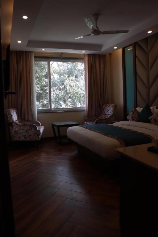 the kenilworth mussoorie by stotrak on mall road with on site parking