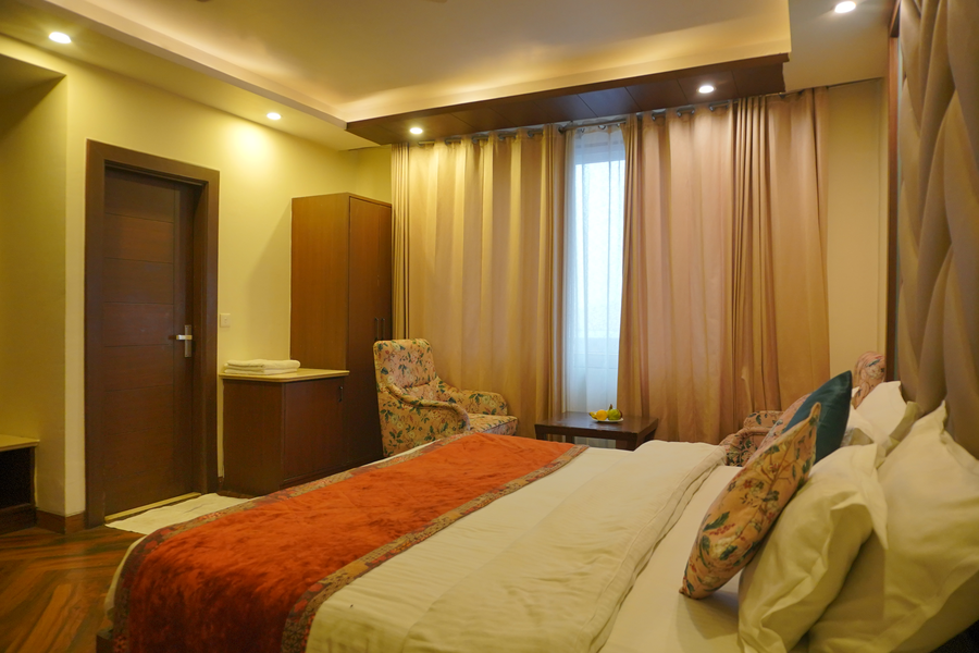 the kenilworth mussoorie by stotrak on mall road with on site parking