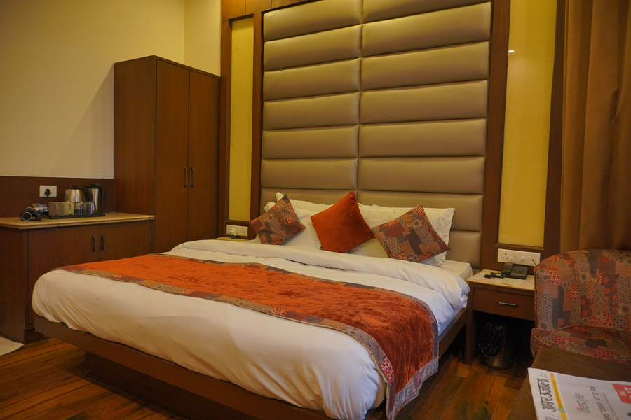 the kenilworth mussoorie by stotrak on mall road with on site parking