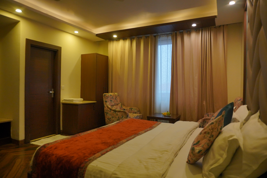 the kenilworth mussoorie by stotrak on mall road with on site parking