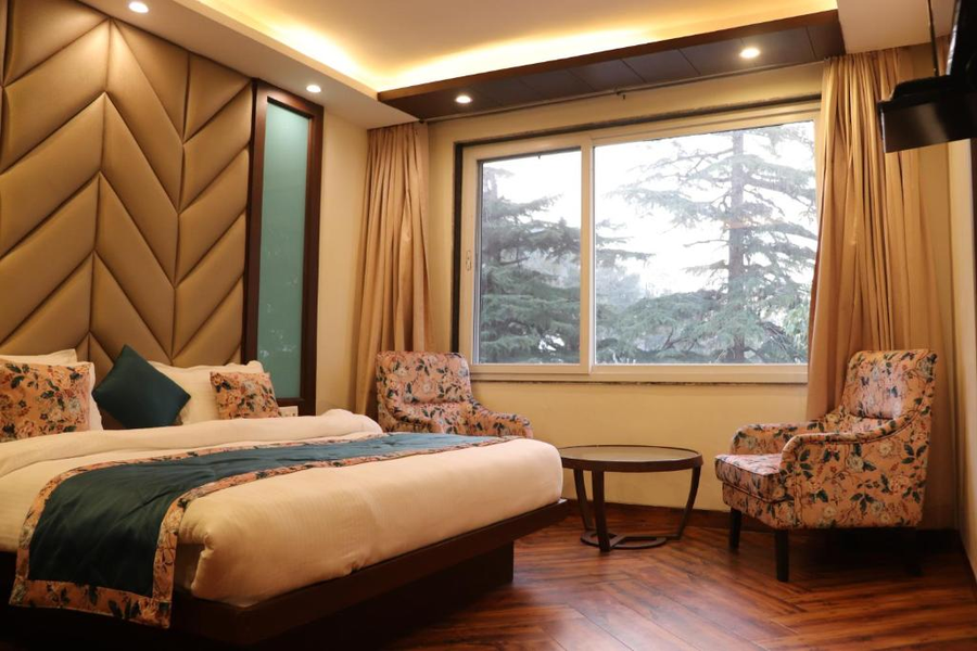 the kenilworth mussoorie by stotrak on mall road with on site parking
