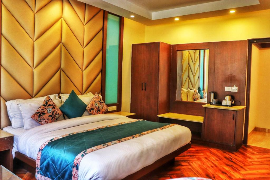 the kenilworth mussoorie by stotrak on mall road with on site parking