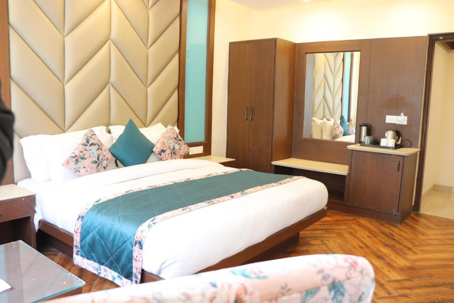 the kenilworth mussoorie by stotrak on mall road with on site parking