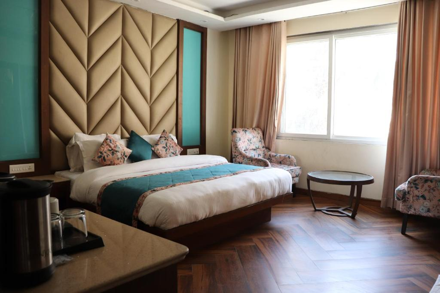 the kenilworth mussoorie by stotrak on mall road with on site parking