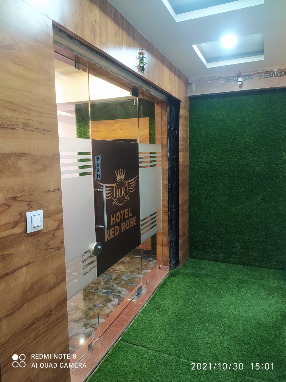 Hotel Red Rose,Nr Shitaram Super Market, Opp. Prakruti Resort, Chhani,2.5 star
