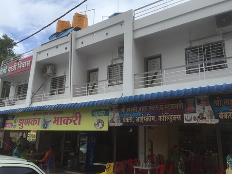 Joshi Yatri Niwas, Narsobawadi,Kudachi>>Kolhapur,3 star