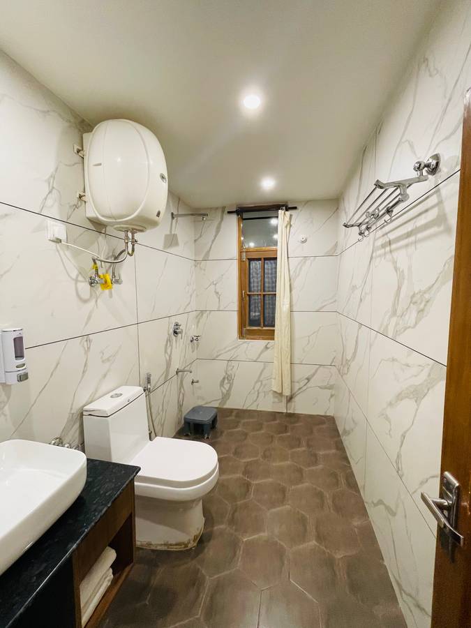 hotel himalayan escape