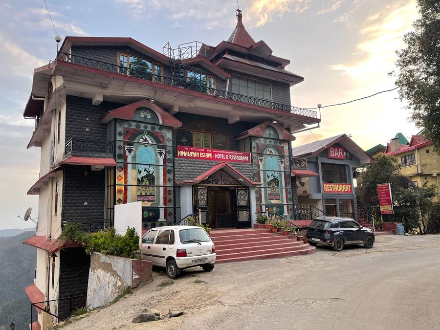 hotel himalayan escape
