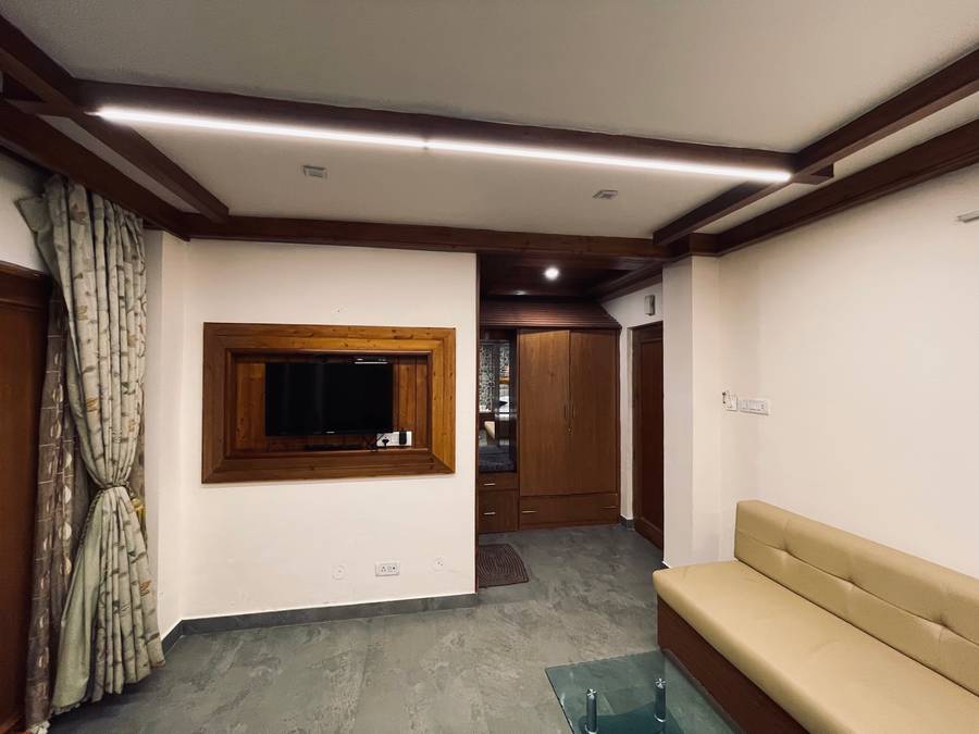 hotel himalayan escape