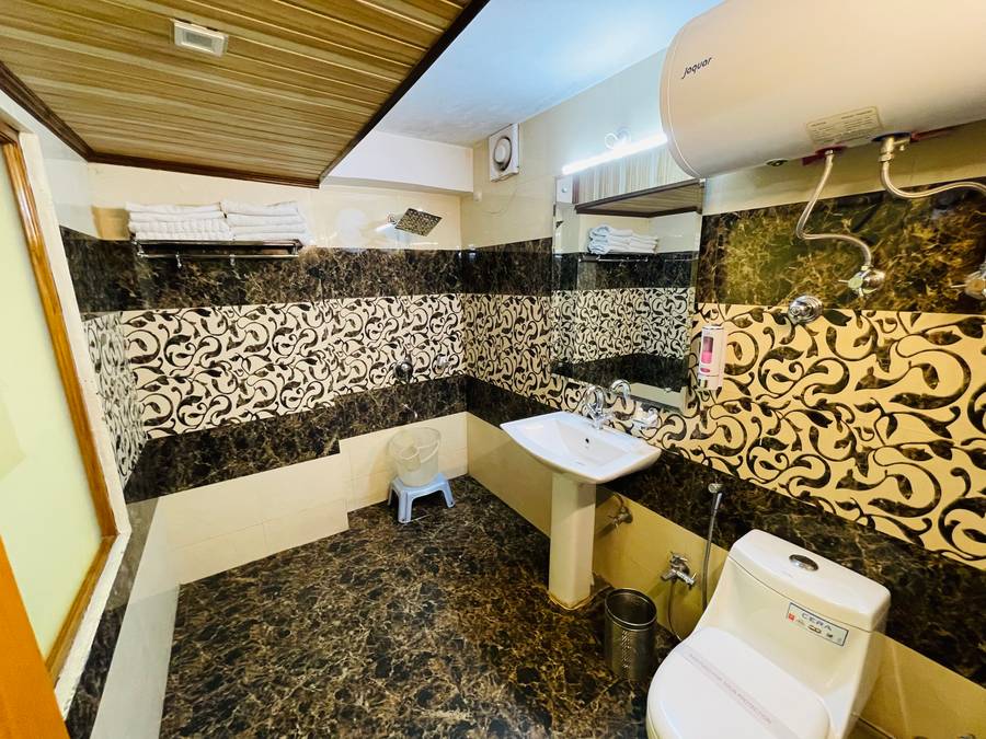 hotel himalayan escape