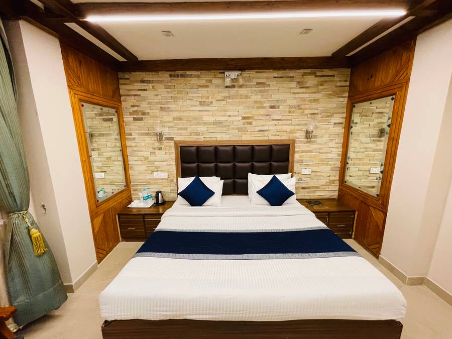 hotel himalayan escape