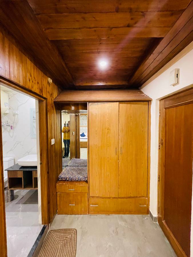 hotel himalayan escape