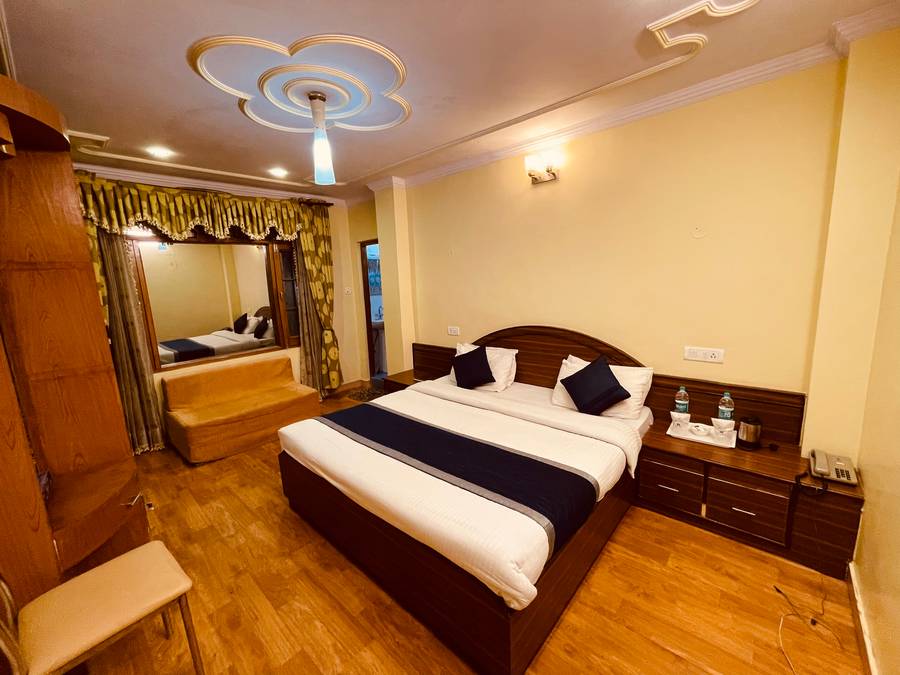 hotel himalayan escape