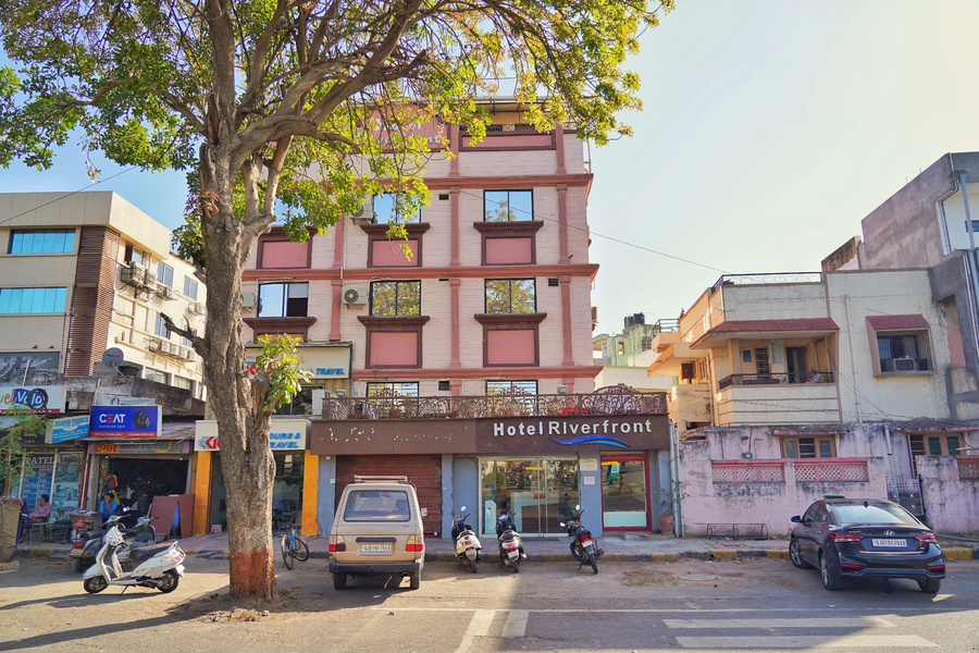 Hotel Riverfront,Paldi,3 star