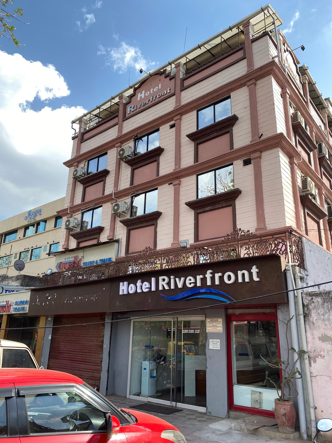 hotel riverfront
