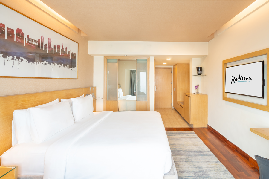 radisson gurugram sohna road city center