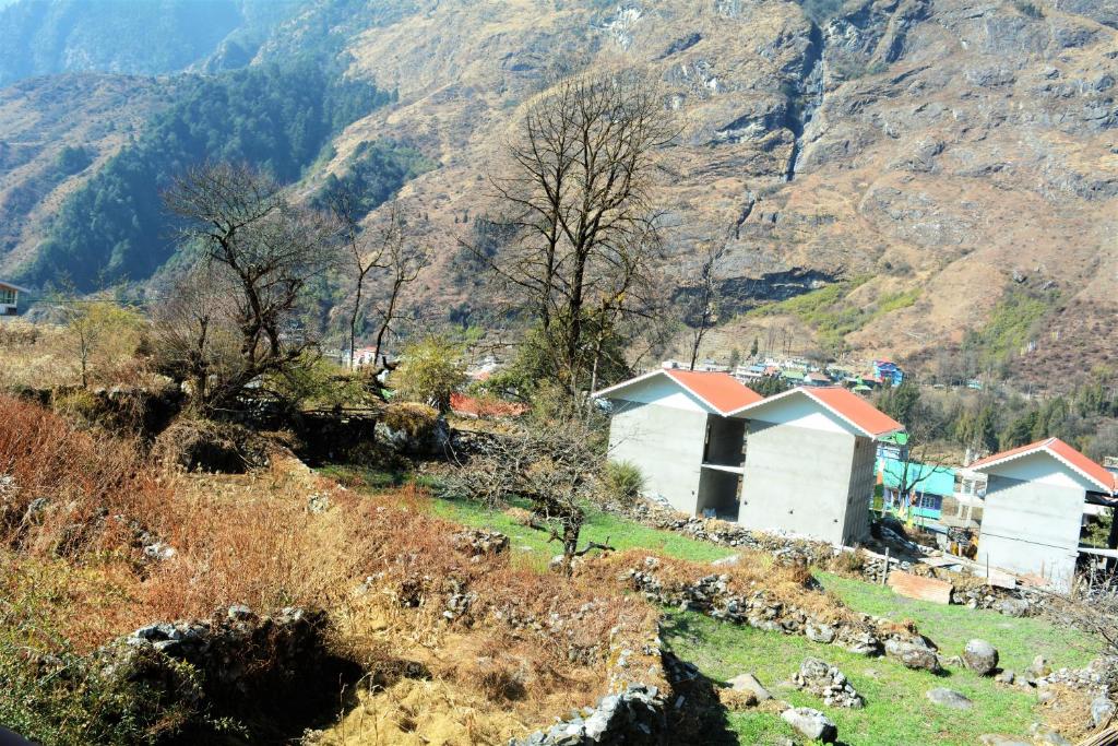 Rufina De'crown Lachung,Lachung Monastery,4 star