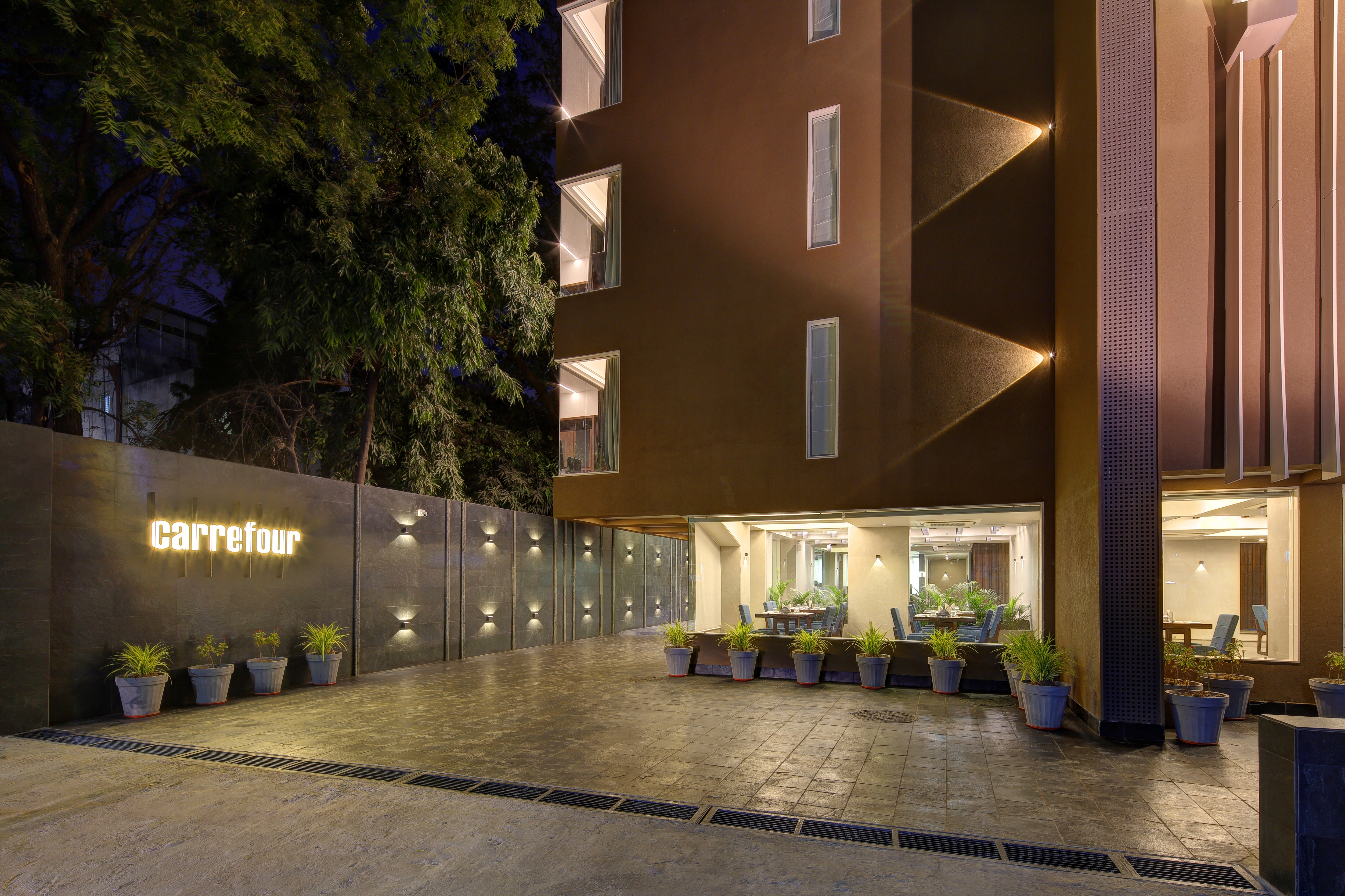 Hotel Carrefour,Near Nehru Bridge,4 star