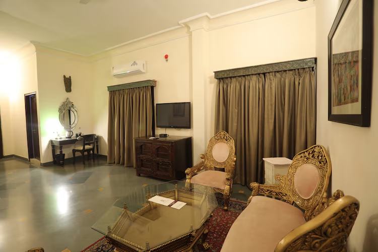 the royal retreat resort and spa