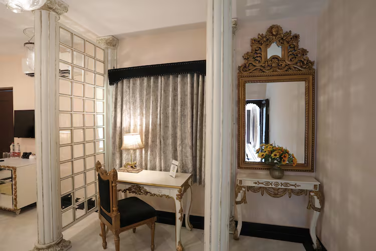 the royal retreat resort and spa