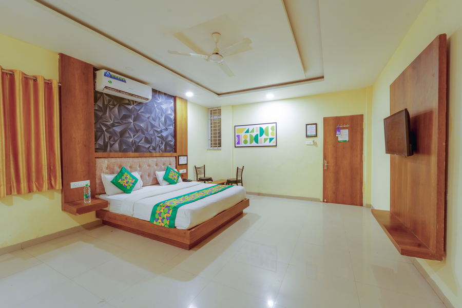 treebo royal empire indore