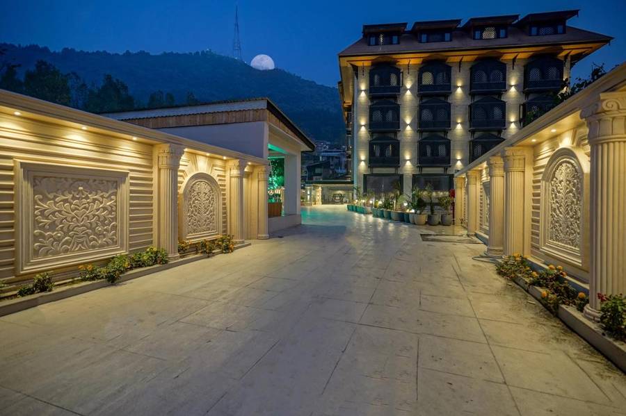 Hotel Snowland Nearby Dal Lake Srinagar,Dal Lake,4 star