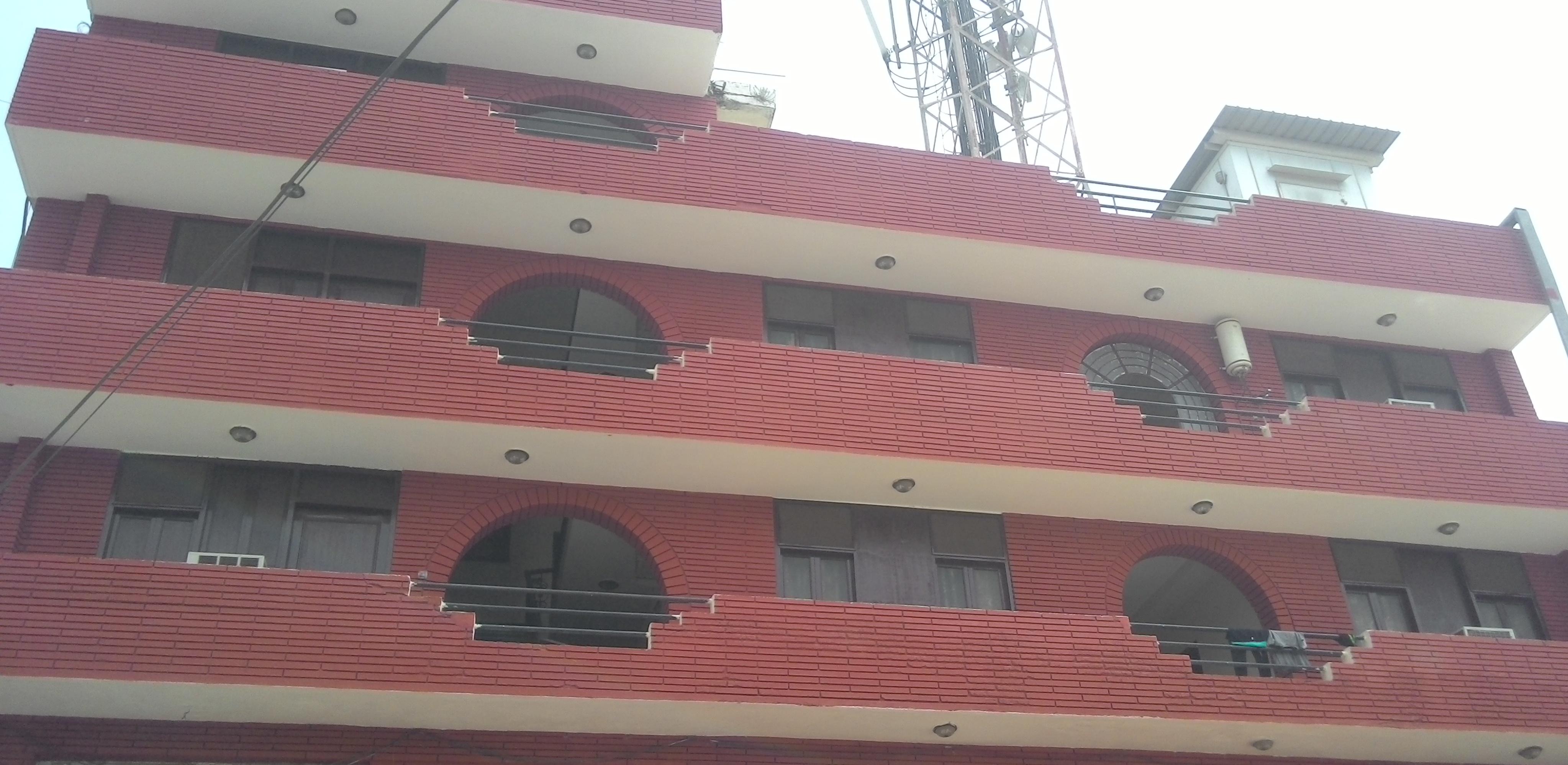 Hotel Surbhi,Lashkar,3 star