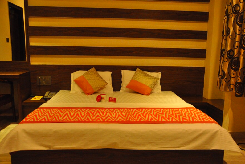 Hotel Surbhi,Lashkar,3 star