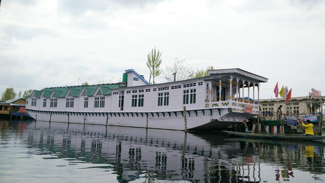 Kings Paradise Houseboat,Sudarbal>>Srinagar,3 star